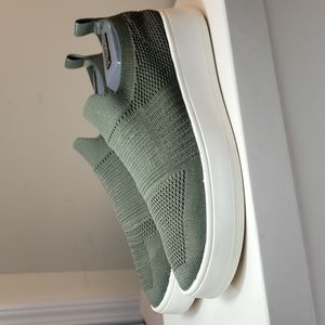 Steve Madden green knit mesh sneakers size 8.5